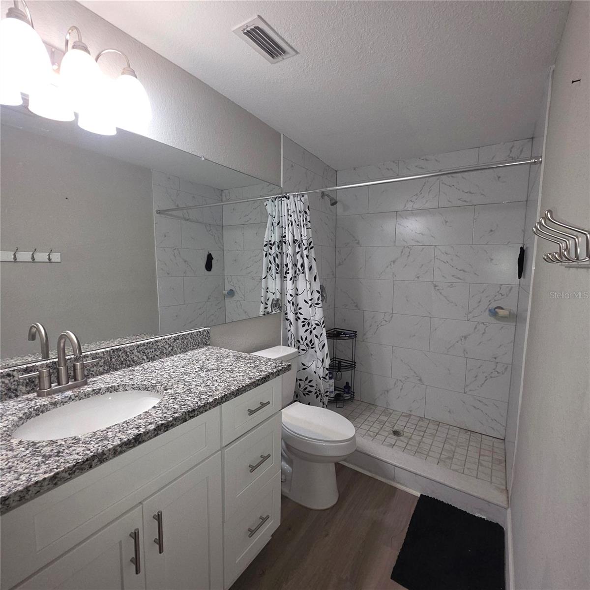 Image 9 of 23 For 416 Broadway Street