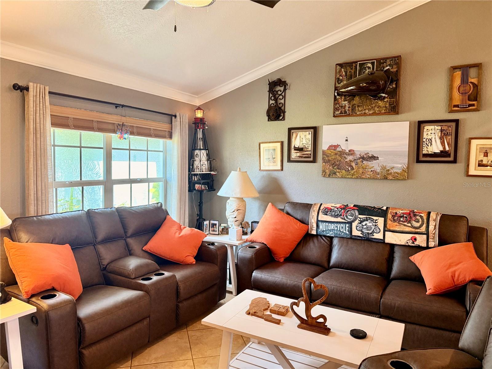 Image 11 of 39 For 478 Humphrey Avenue