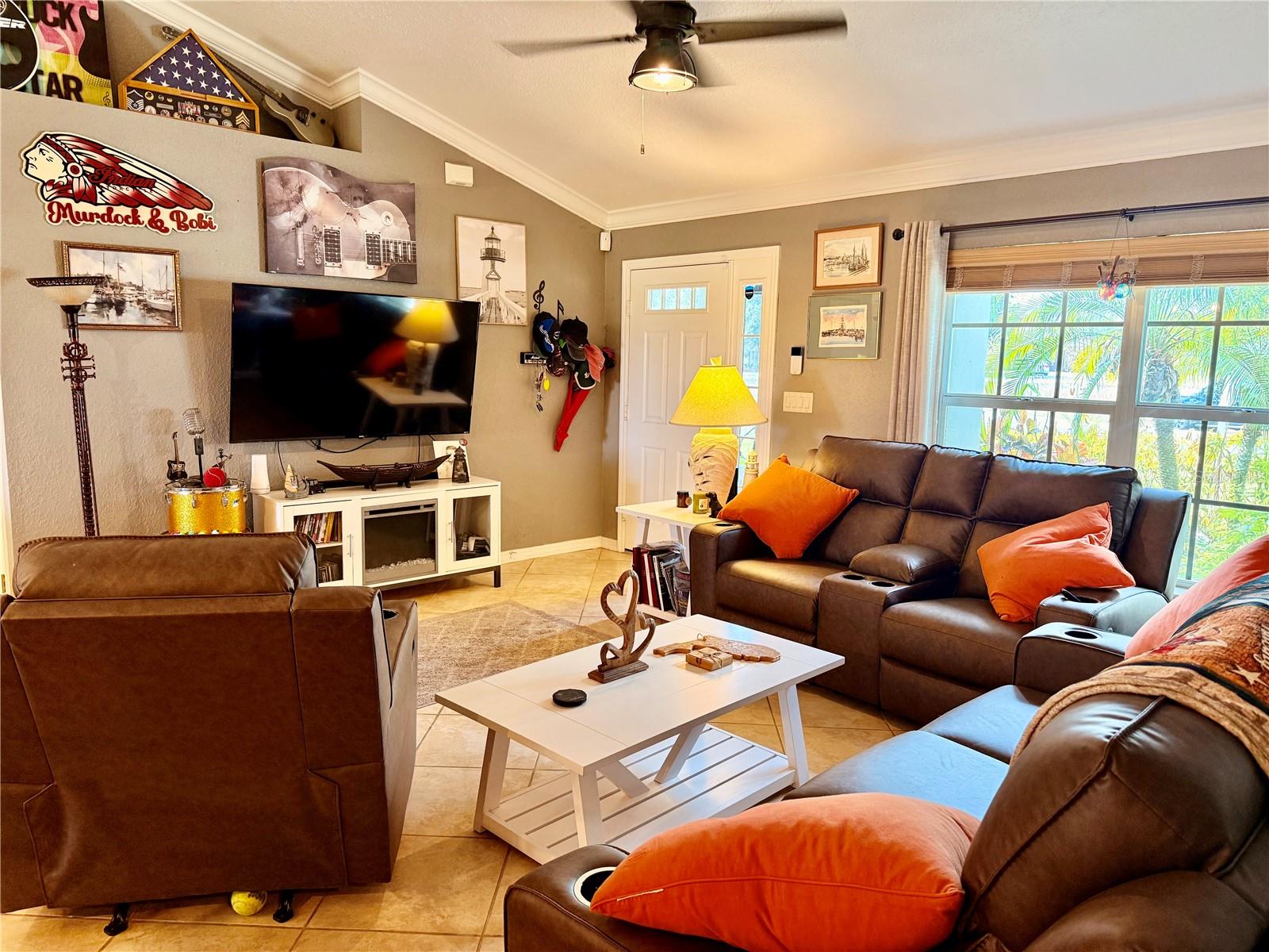 Image 13 of 39 For 478 Humphrey Avenue