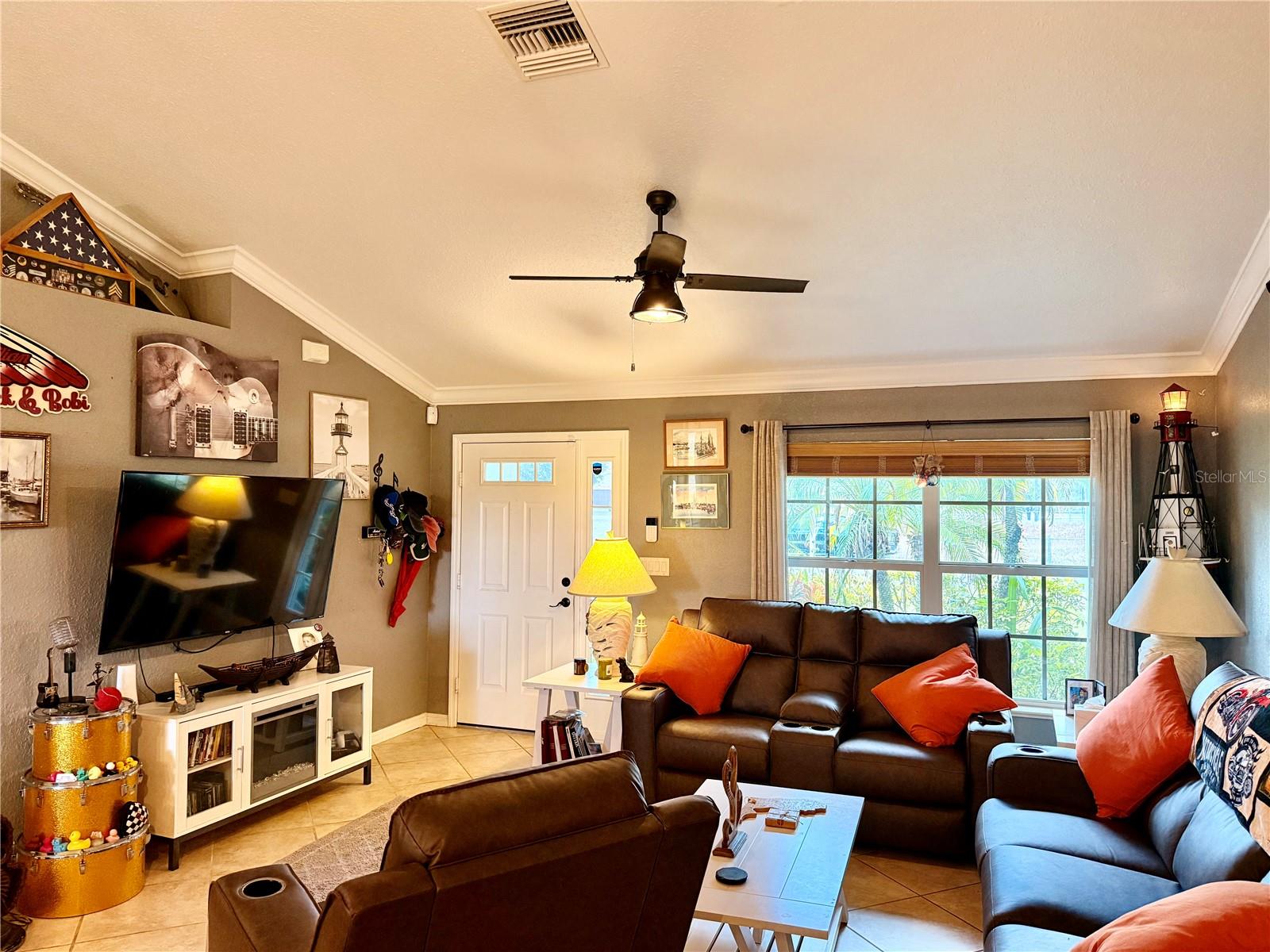 Image 14 of 39 For 478 Humphrey Avenue