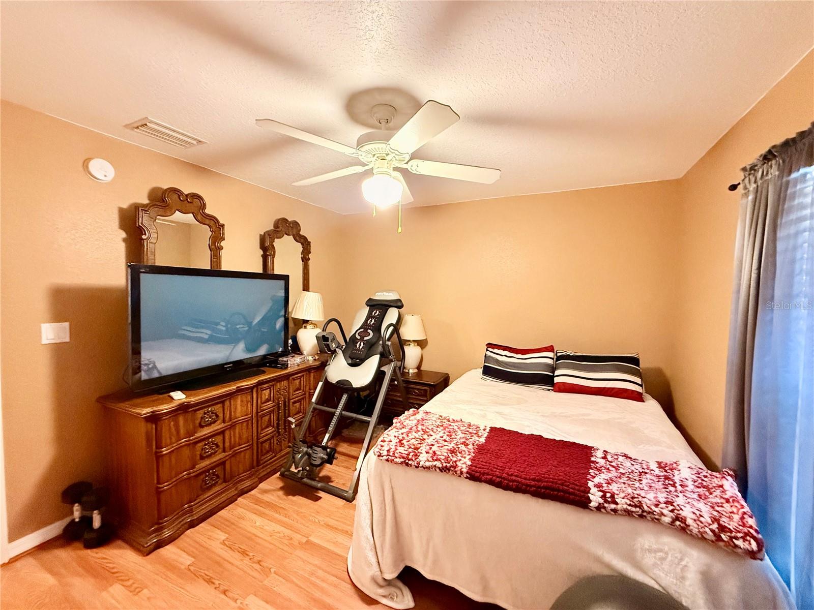 Image 20 of 39 For 478 Humphrey Avenue