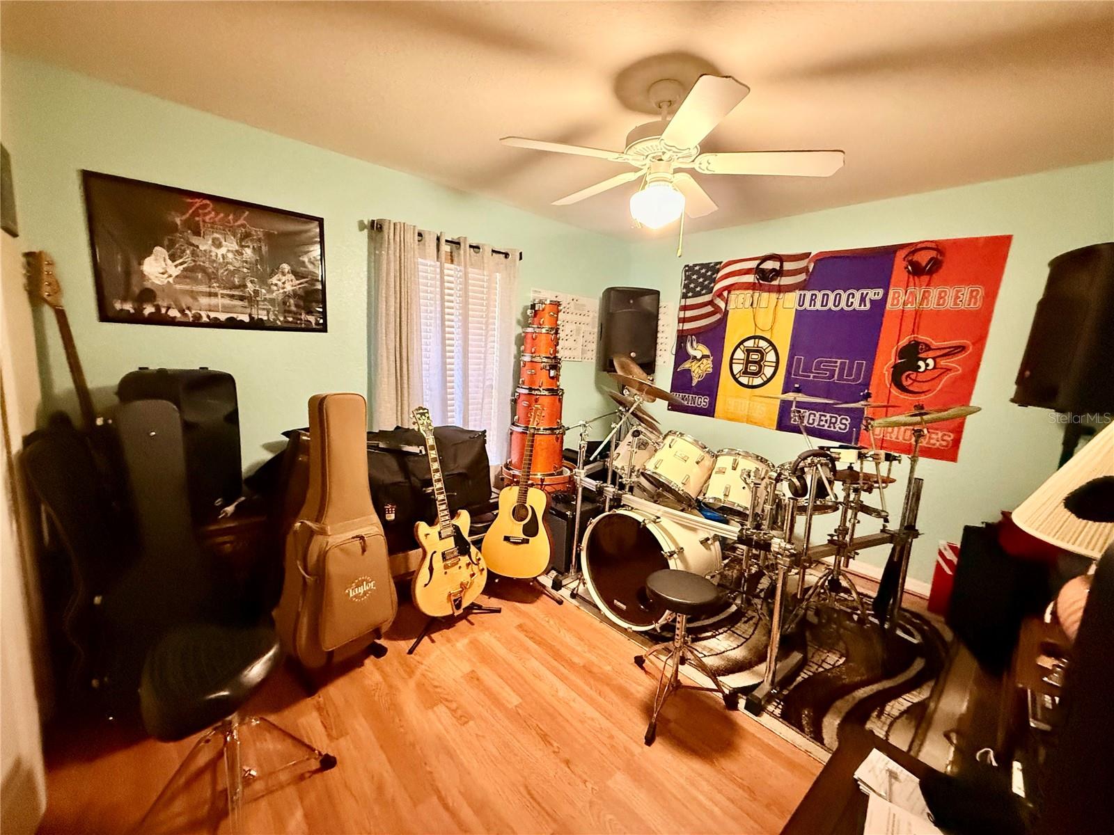 Image 24 of 39 For 478 Humphrey Avenue