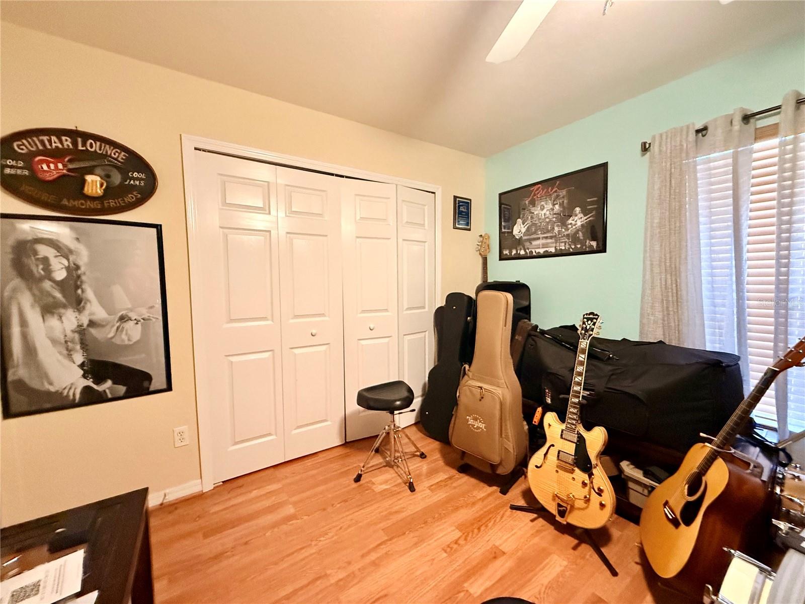 Image 25 of 39 For 478 Humphrey Avenue