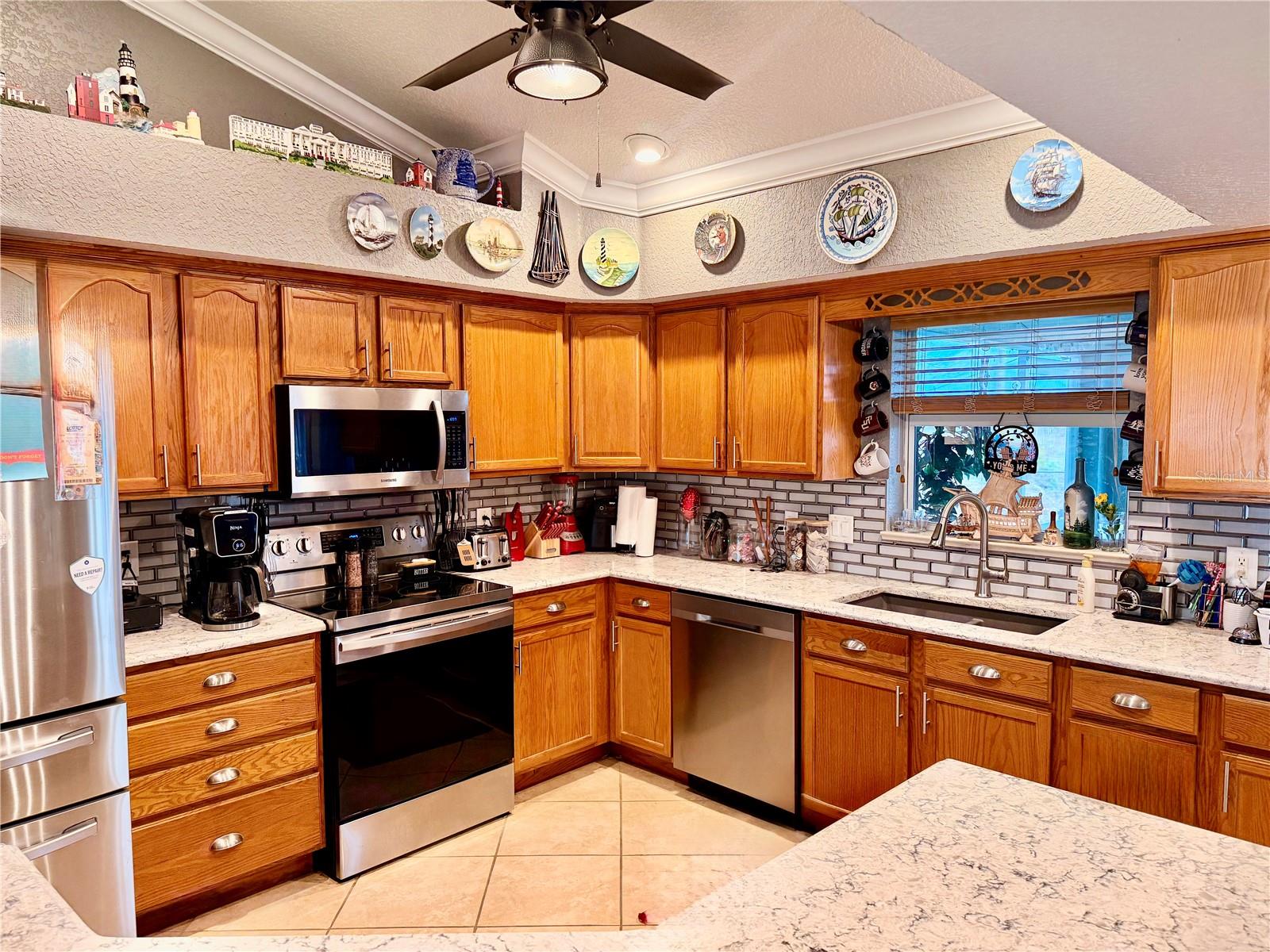 Image 5 of 39 For 478 Humphrey Avenue