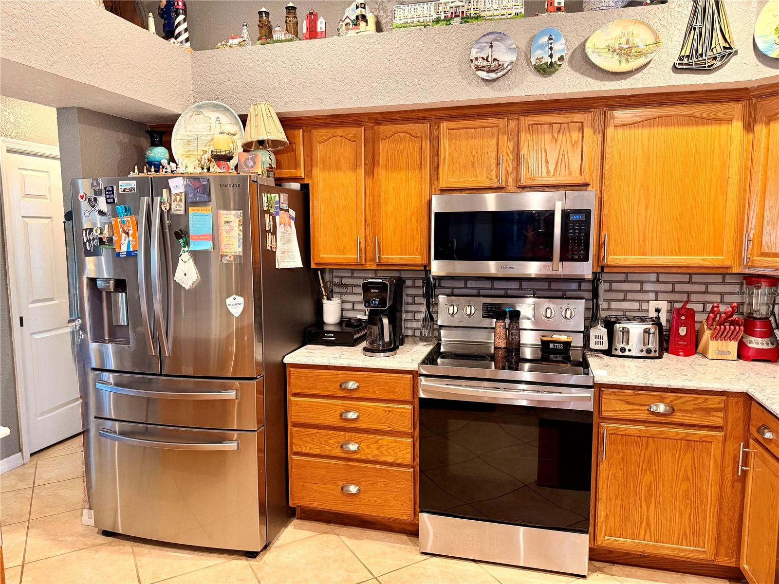 Image 6 of 39 For 478 Humphrey Avenue