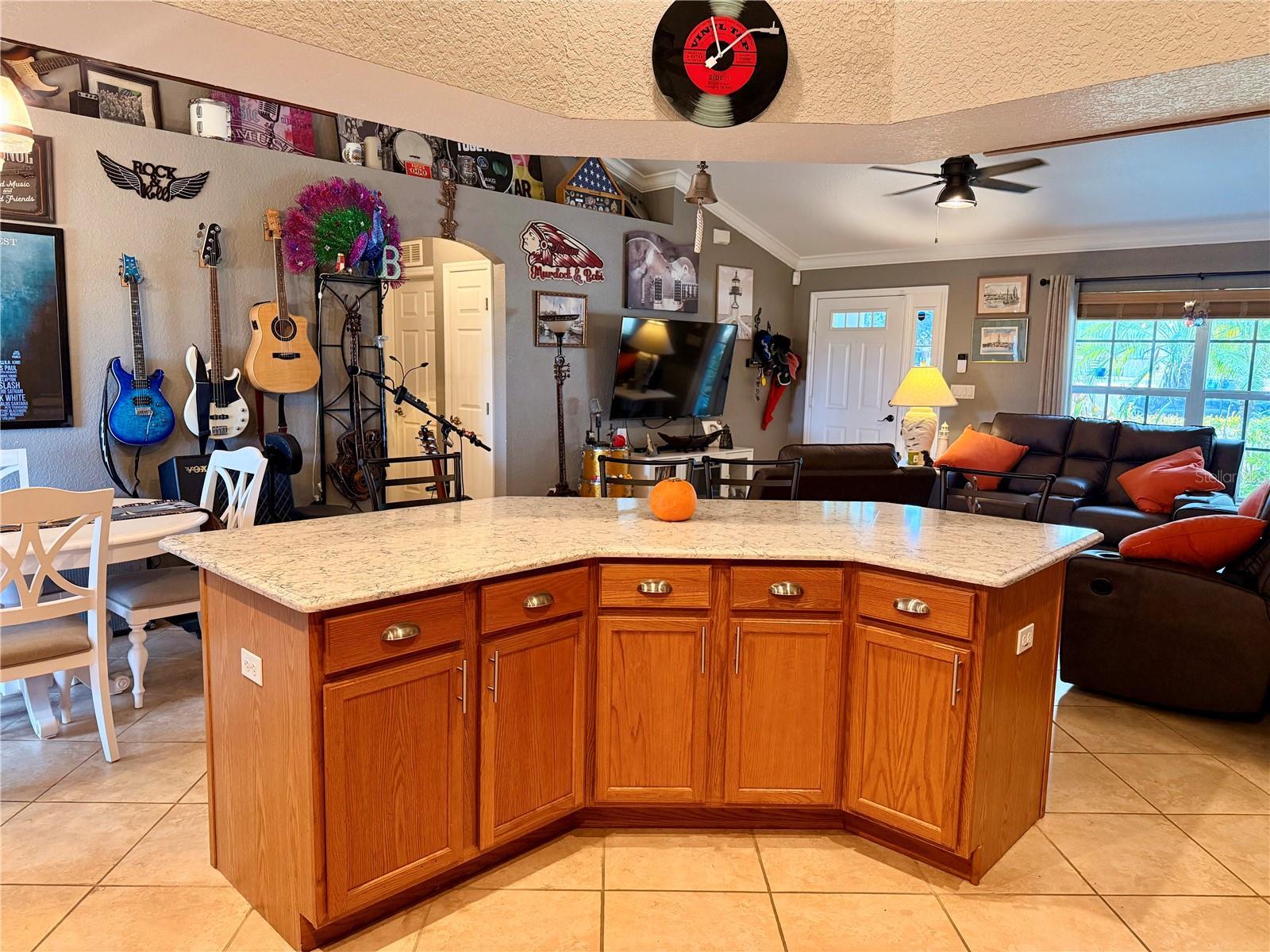 Image 7 of 39 For 478 Humphrey Avenue