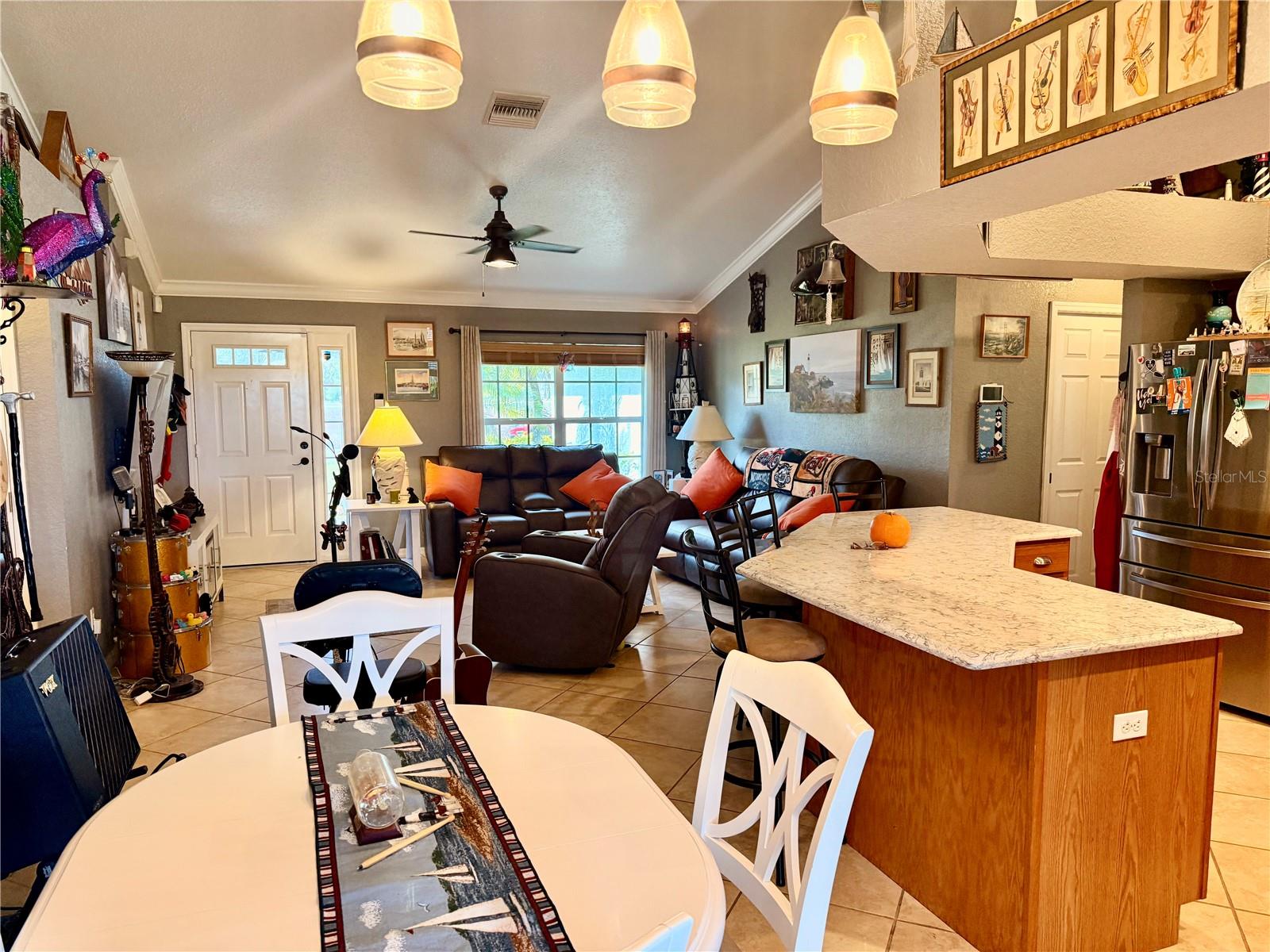 Image 8 of 39 For 478 Humphrey Avenue