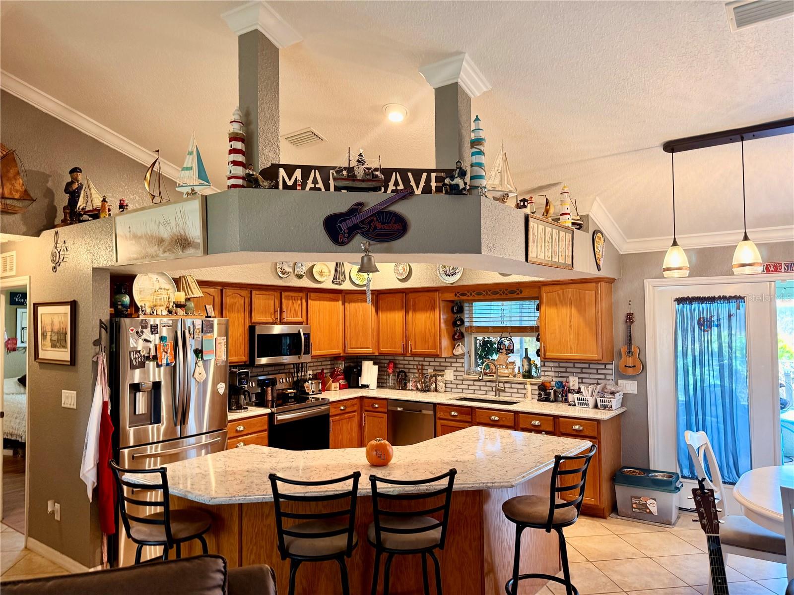 Image 9 of 39 For 478 Humphrey Avenue