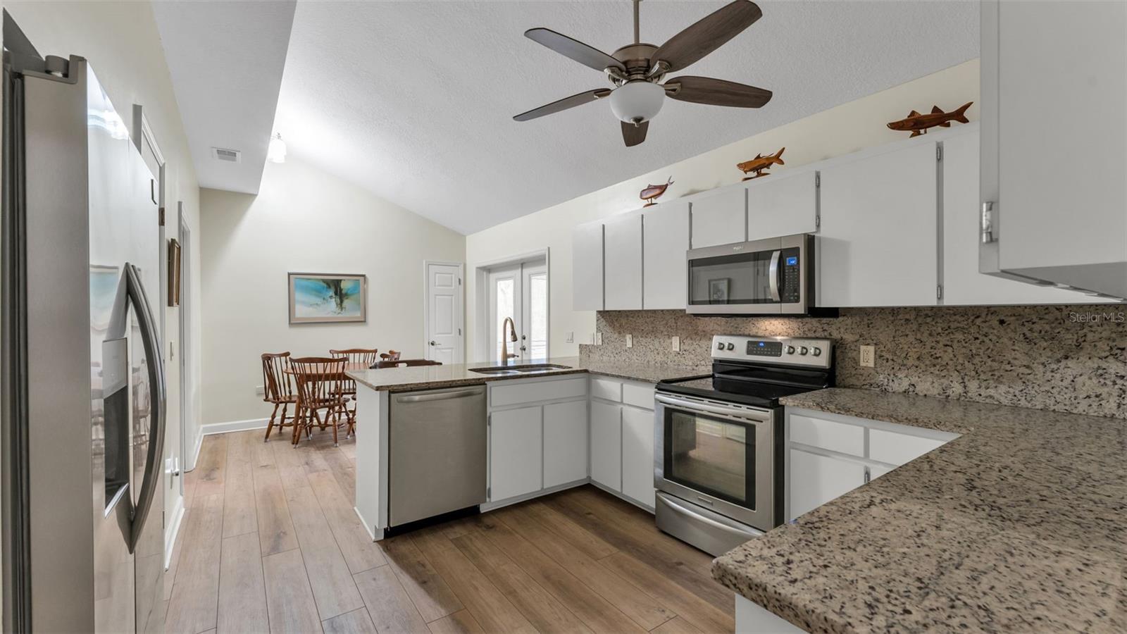 Listing photo id 12 for 6400 Forestwood Drive E