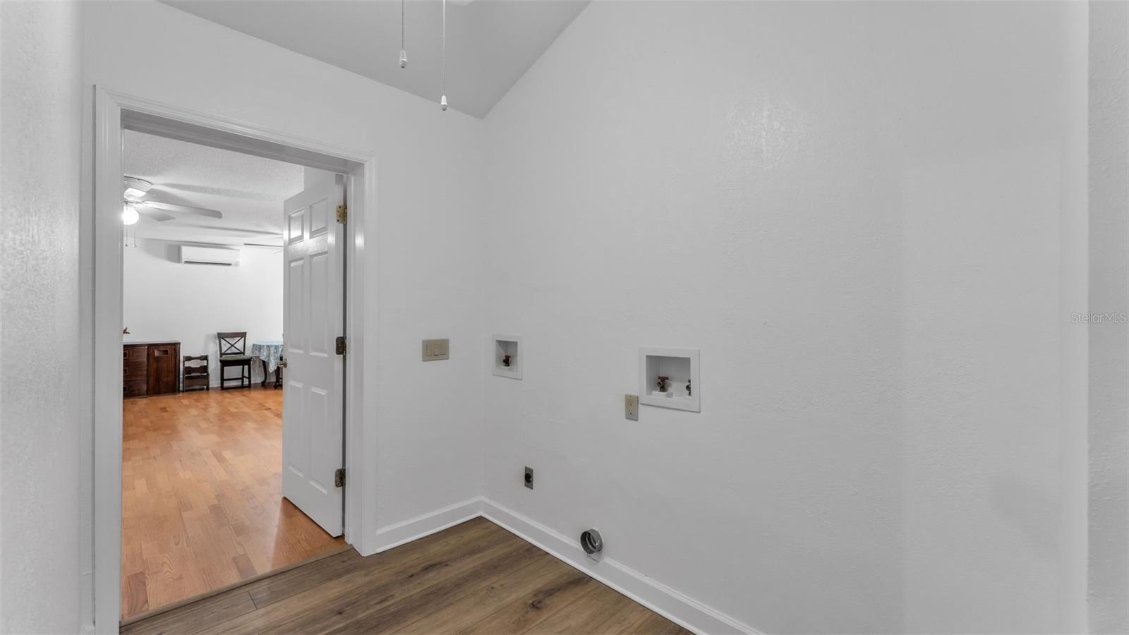 Listing photo id 19 for 6400 Forestwood Drive E