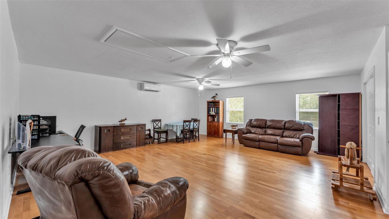 Listing photo id 20 for 6400 Forestwood Drive E