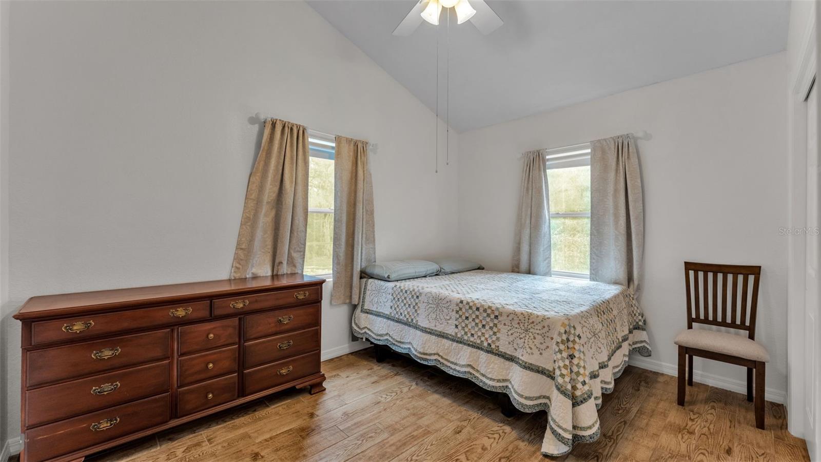 Listing photo id 24 for 6400 Forestwood Drive E