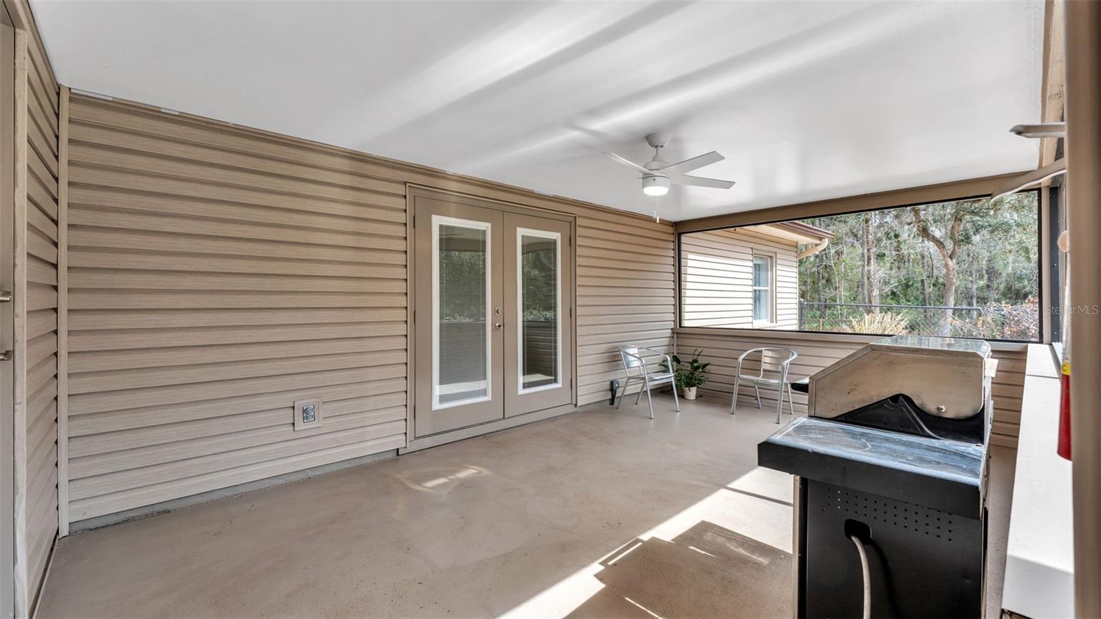 Listing photo id 27 for 6400 Forestwood Drive E