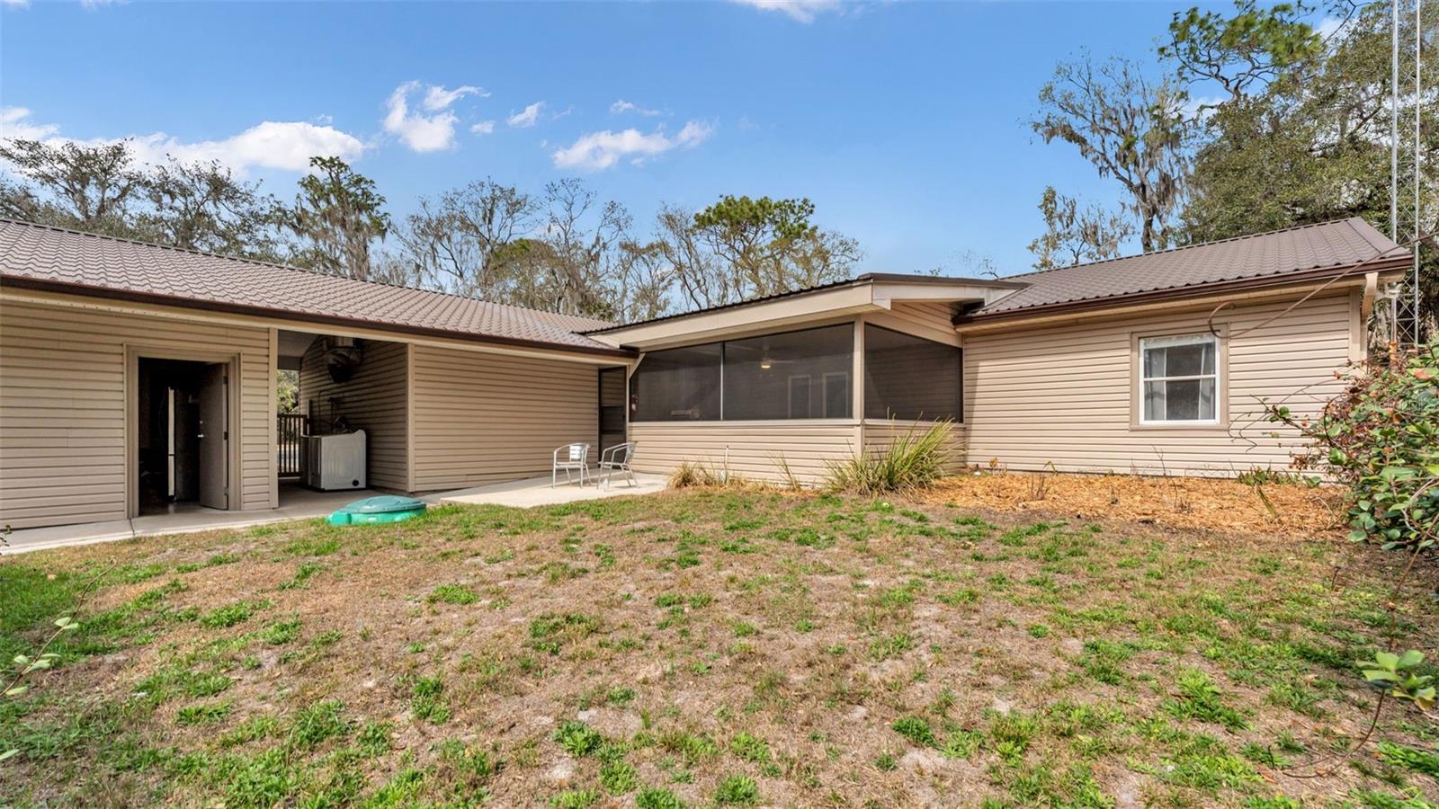 Listing photo id 30 for 6400 Forestwood Drive E