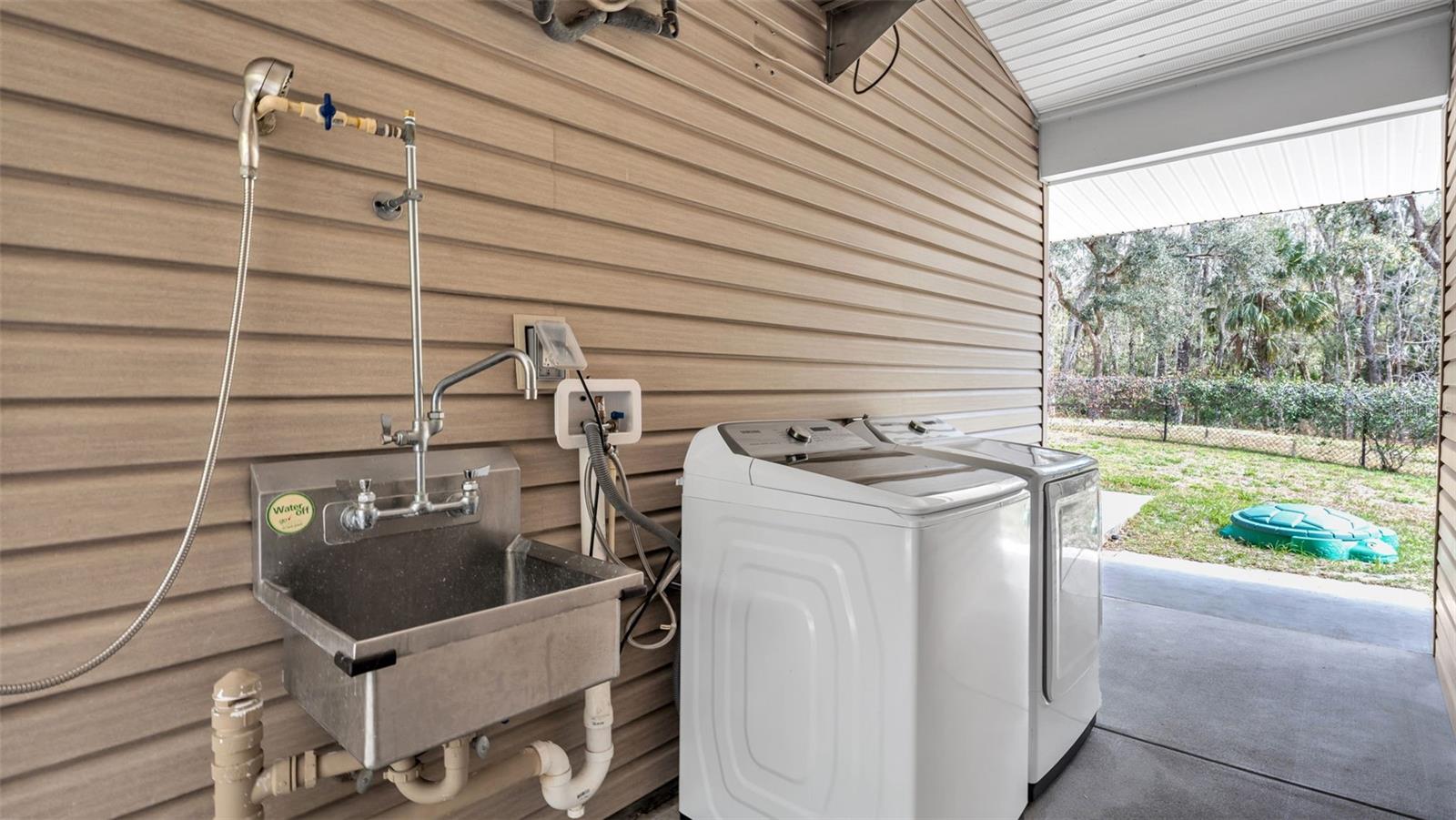 Listing photo id 32 for 6400 Forestwood Drive E