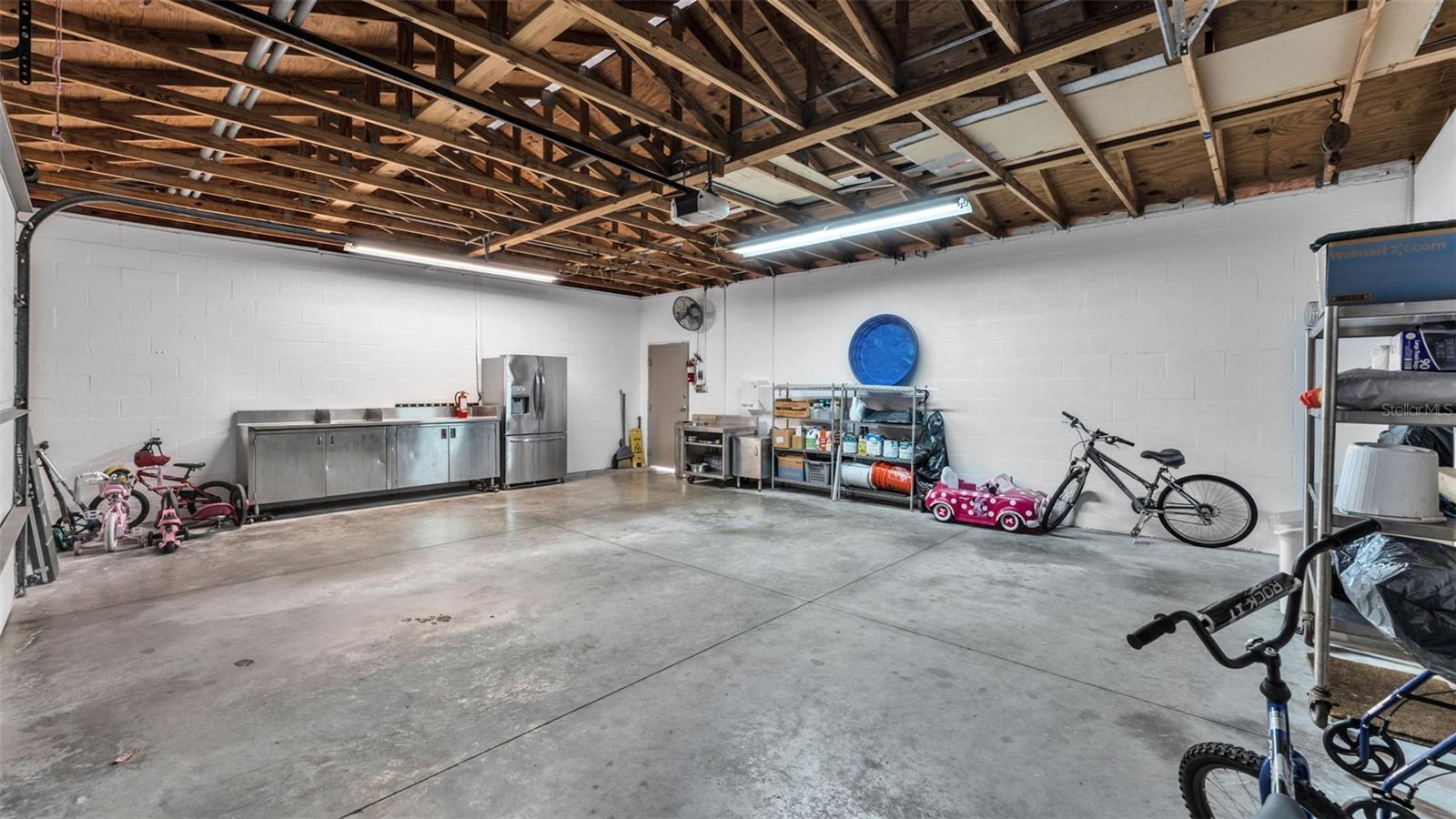 Listing photo id 35 for 6400 Forestwood Drive E