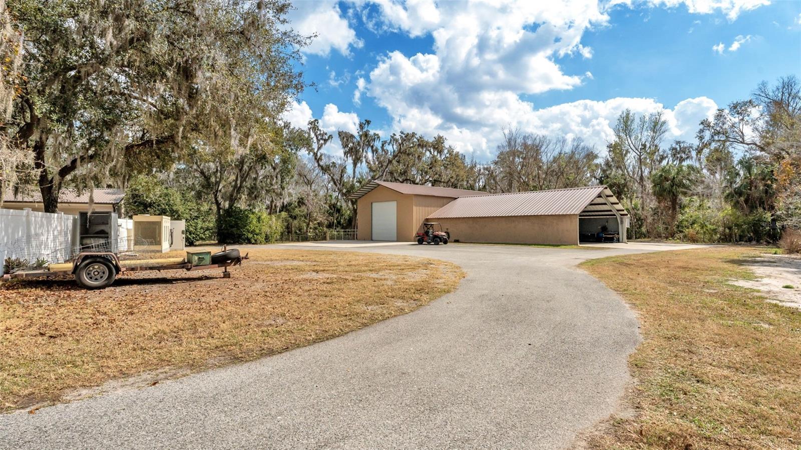 Listing photo id 36 for 6400 Forestwood Drive E