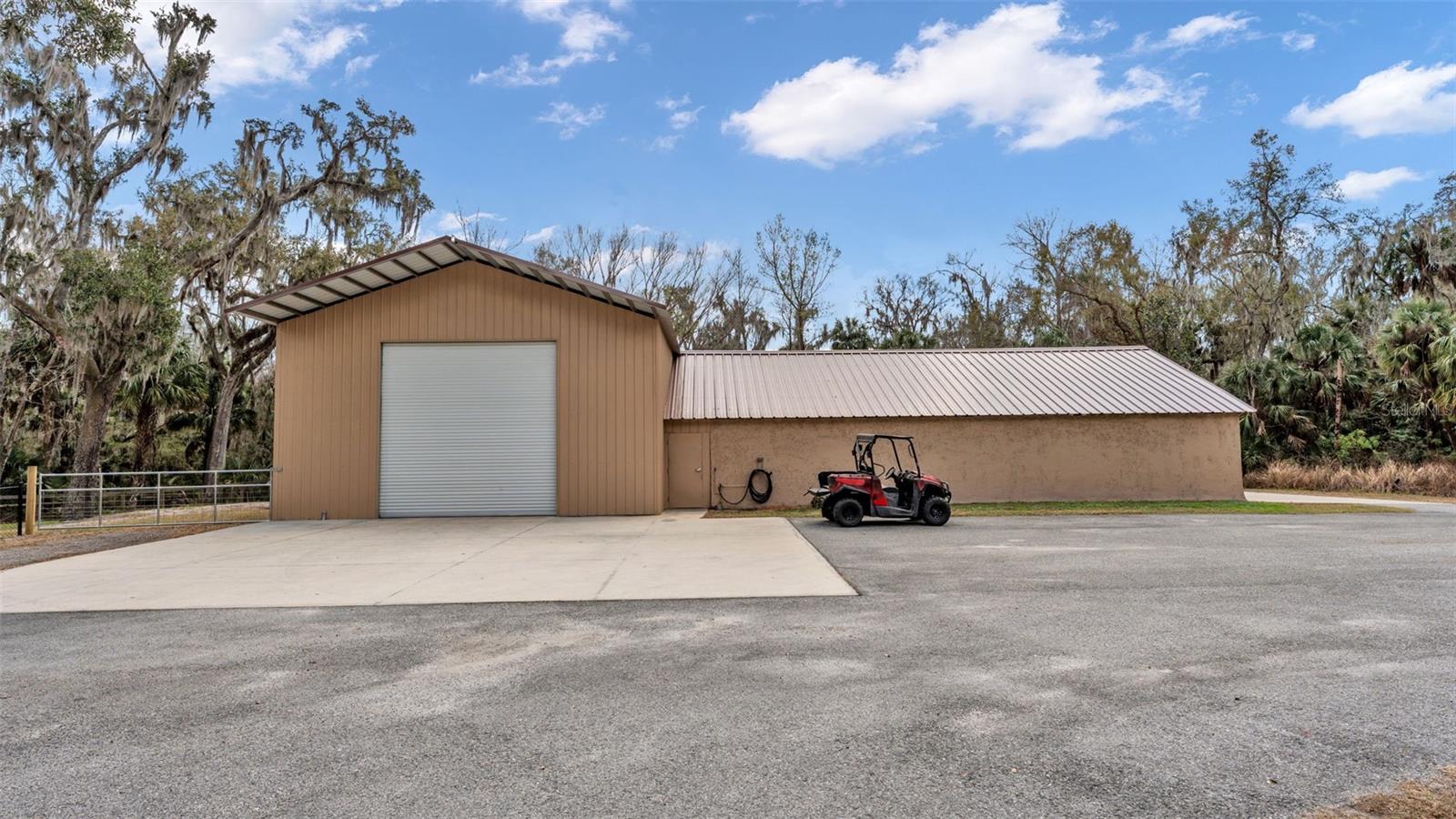 Listing photo id 37 for 6400 Forestwood Drive E