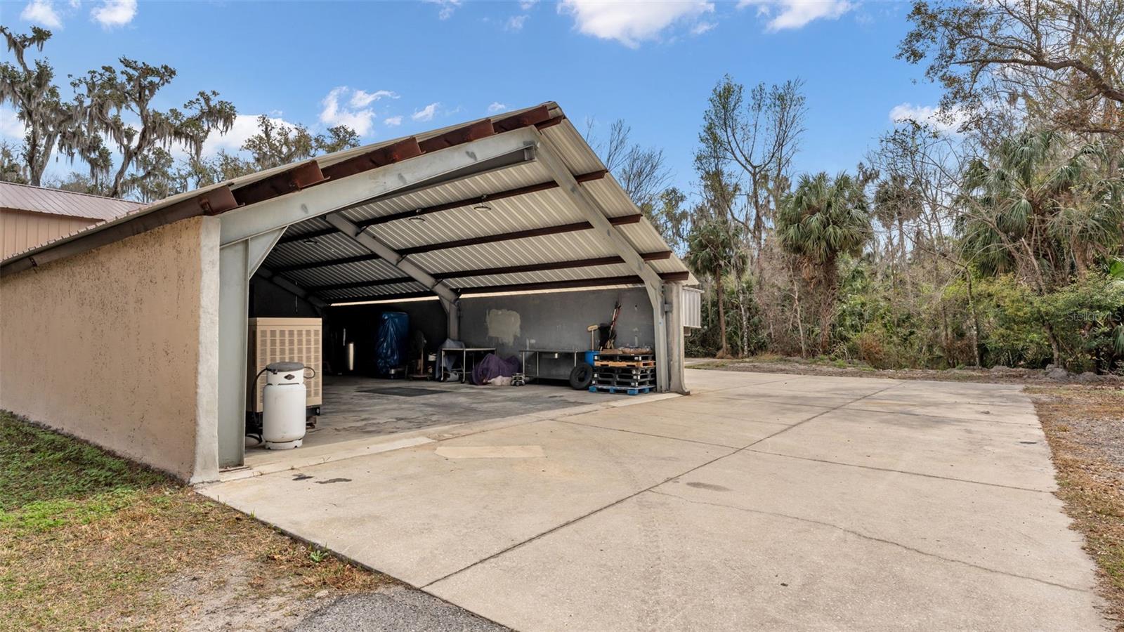 Listing photo id 39 for 6400 Forestwood Drive E