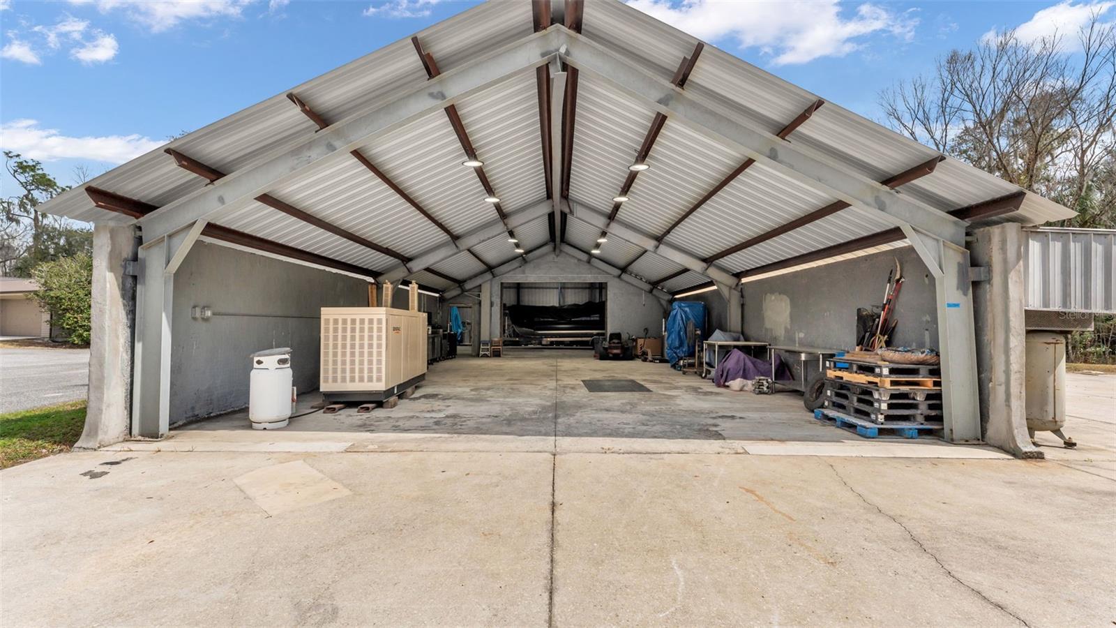 Listing photo id 40 for 6400 Forestwood Drive E