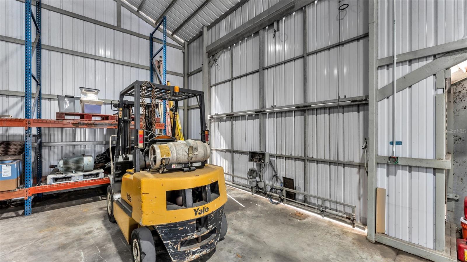 Listing photo id 43 for 6400 Forestwood Drive E