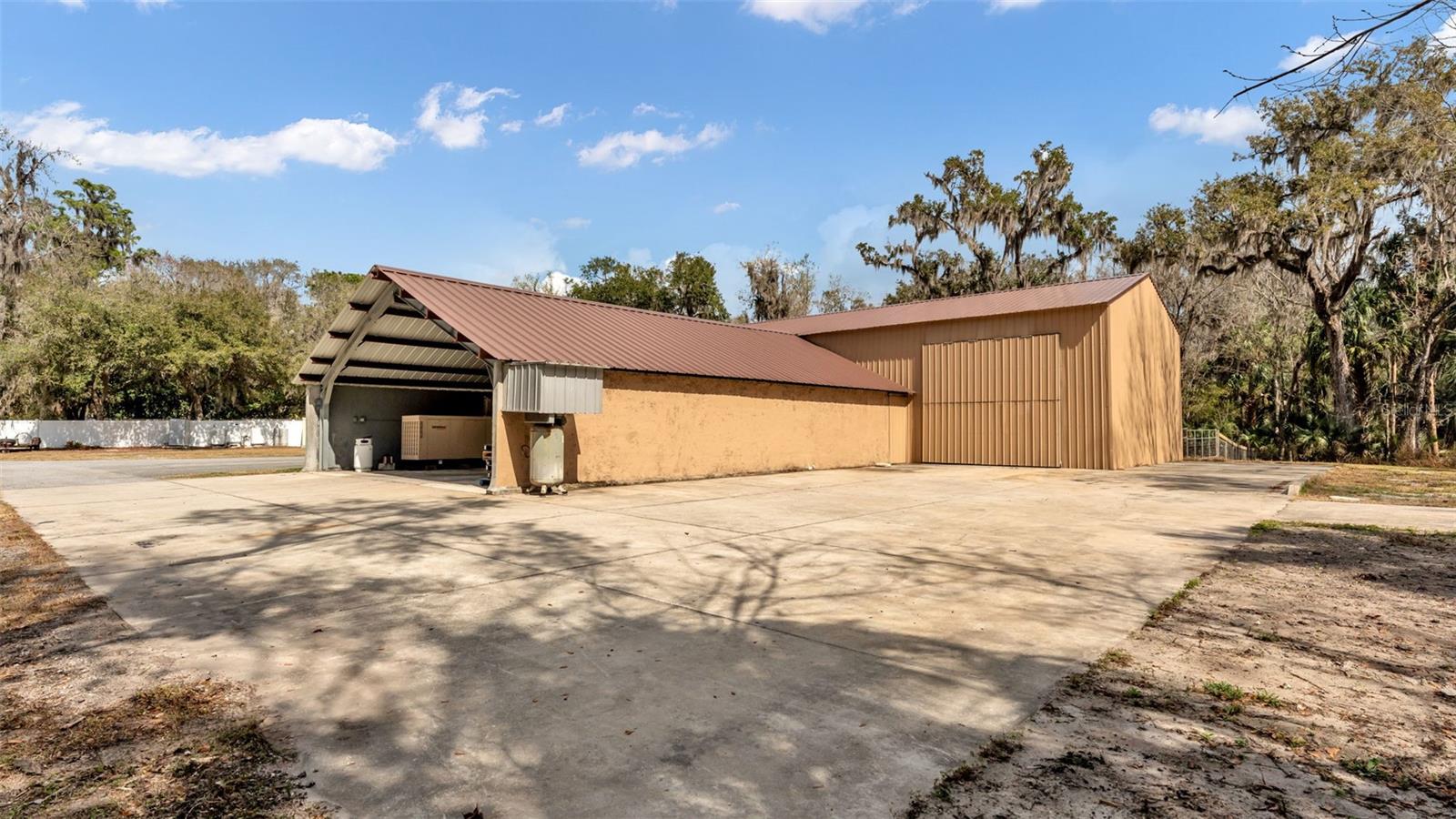 Listing photo id 46 for 6400 Forestwood Drive E