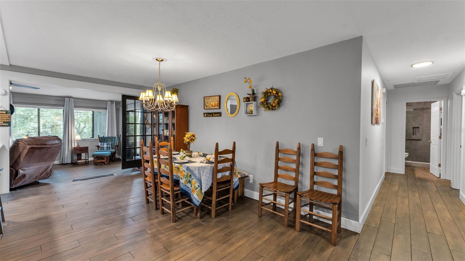 Image 18 of 75 For 64 Pine Forest Drive