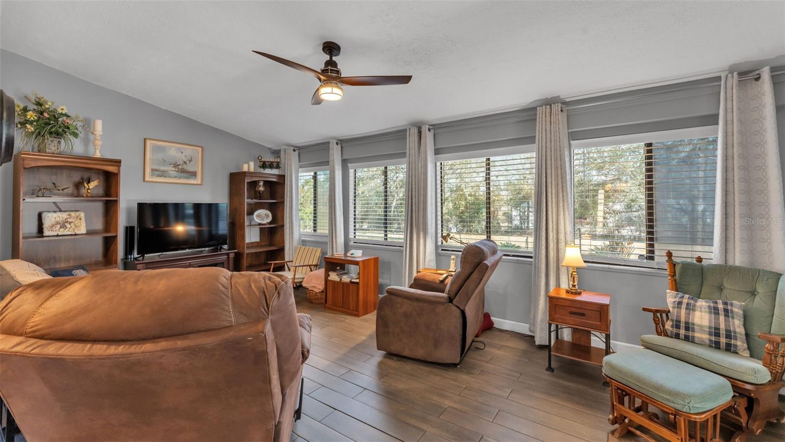 Image 24 of 75 For 64 Pine Forest Drive