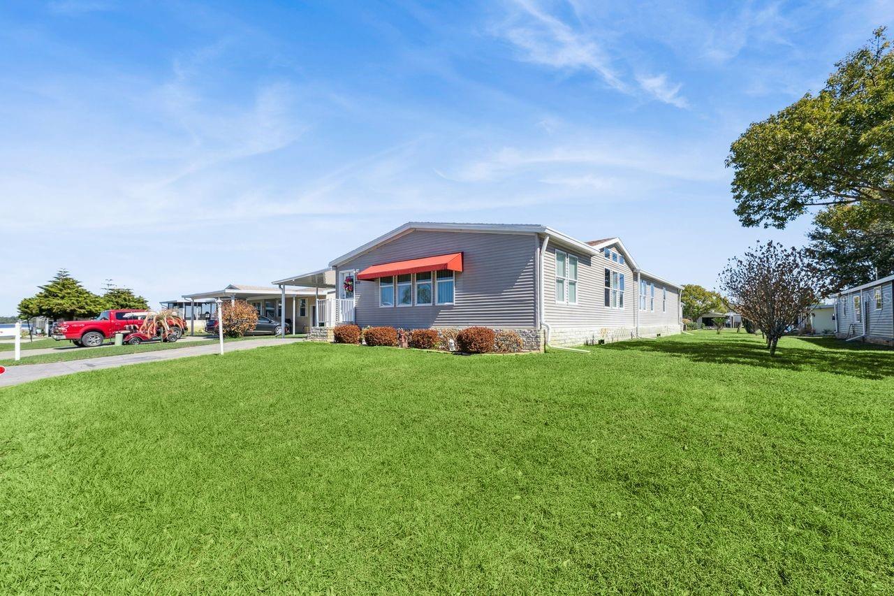 Image 4 of 38 For 6636 Westchester Drive Ne