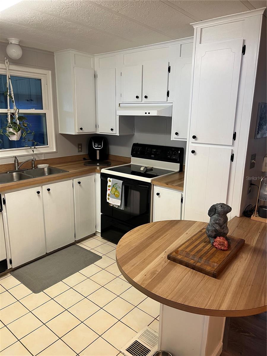 Image 7 of 14 For 2055 Floral Avenue 116