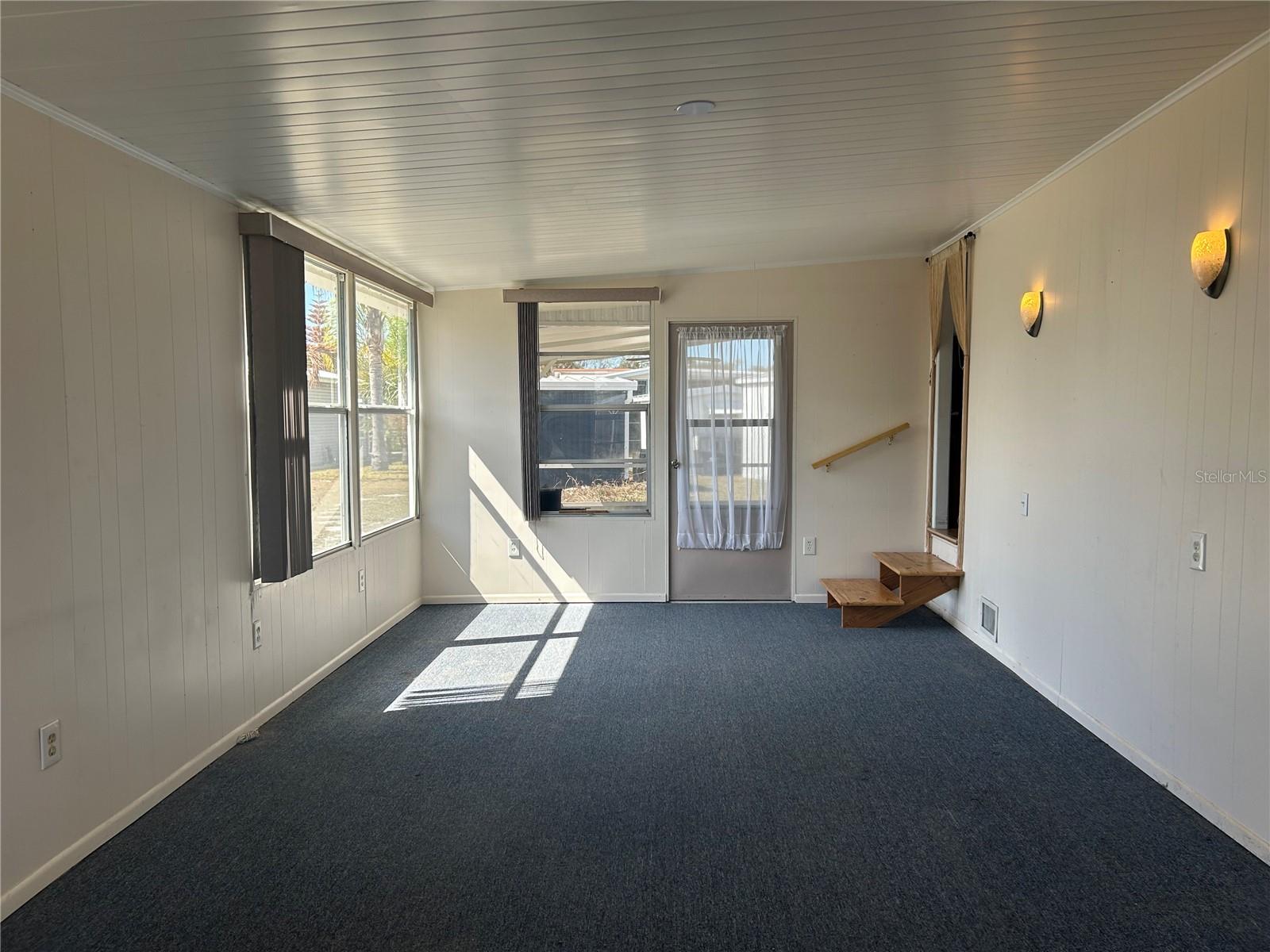 Image 10 of 36 For 6 Red Quill Circle