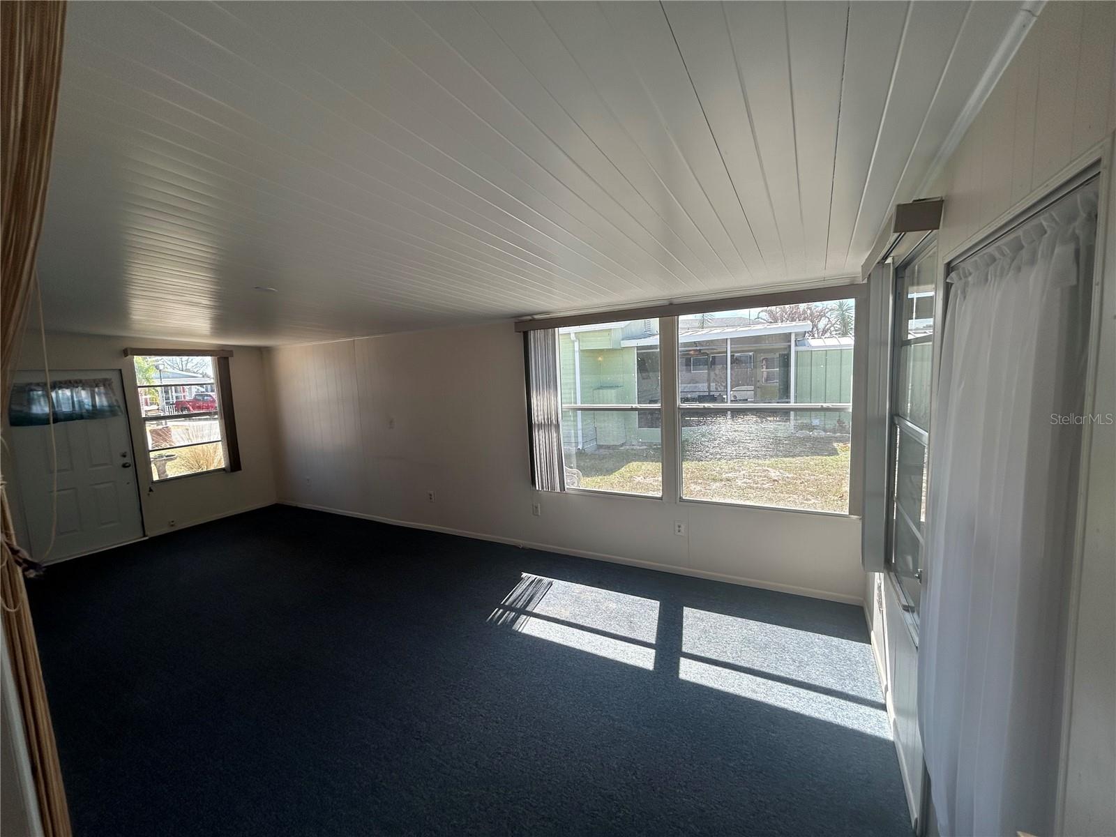 Image 11 of 36 For 6 Red Quill Circle