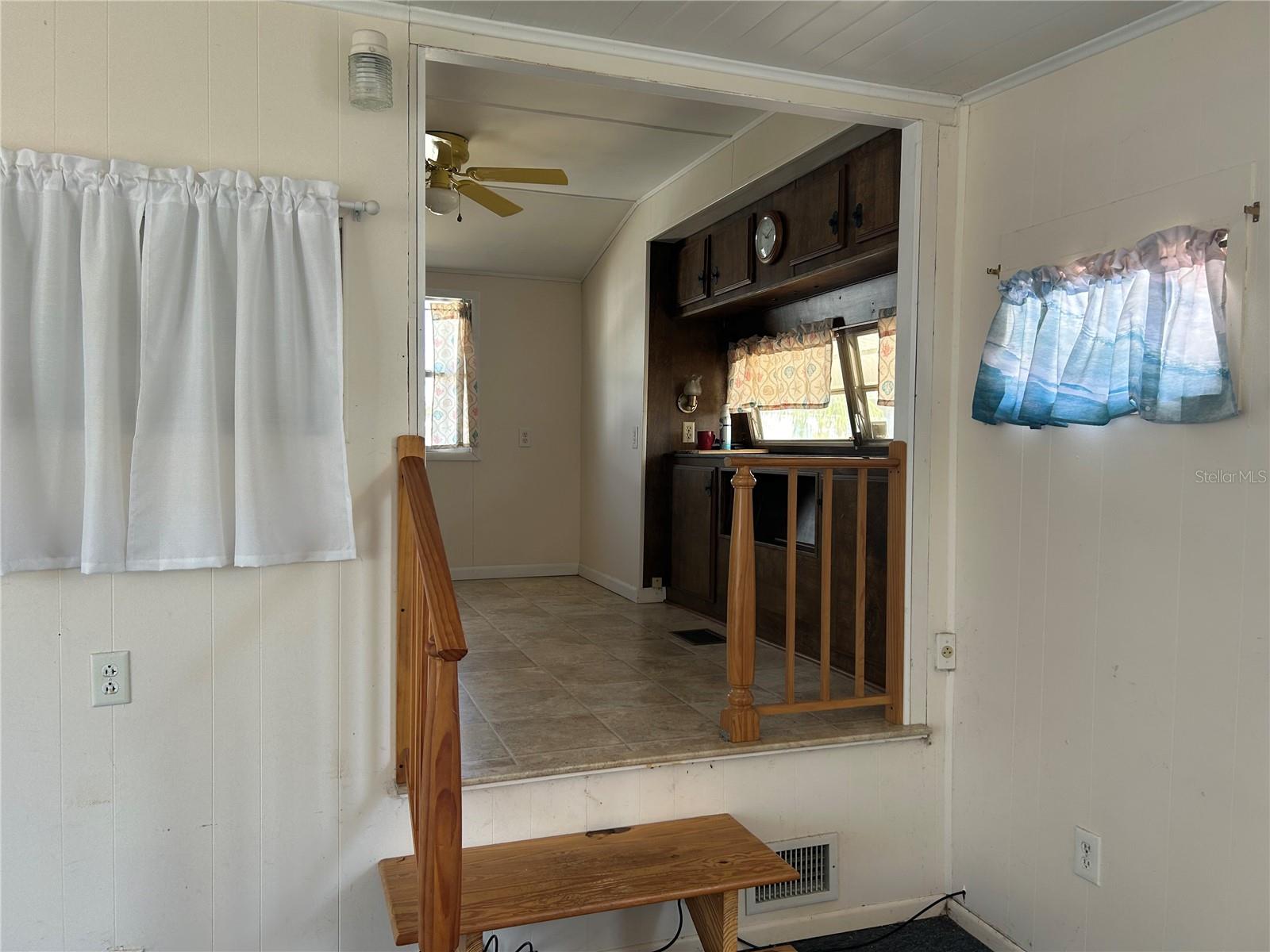 Image 13 of 36 For 6 Red Quill Circle