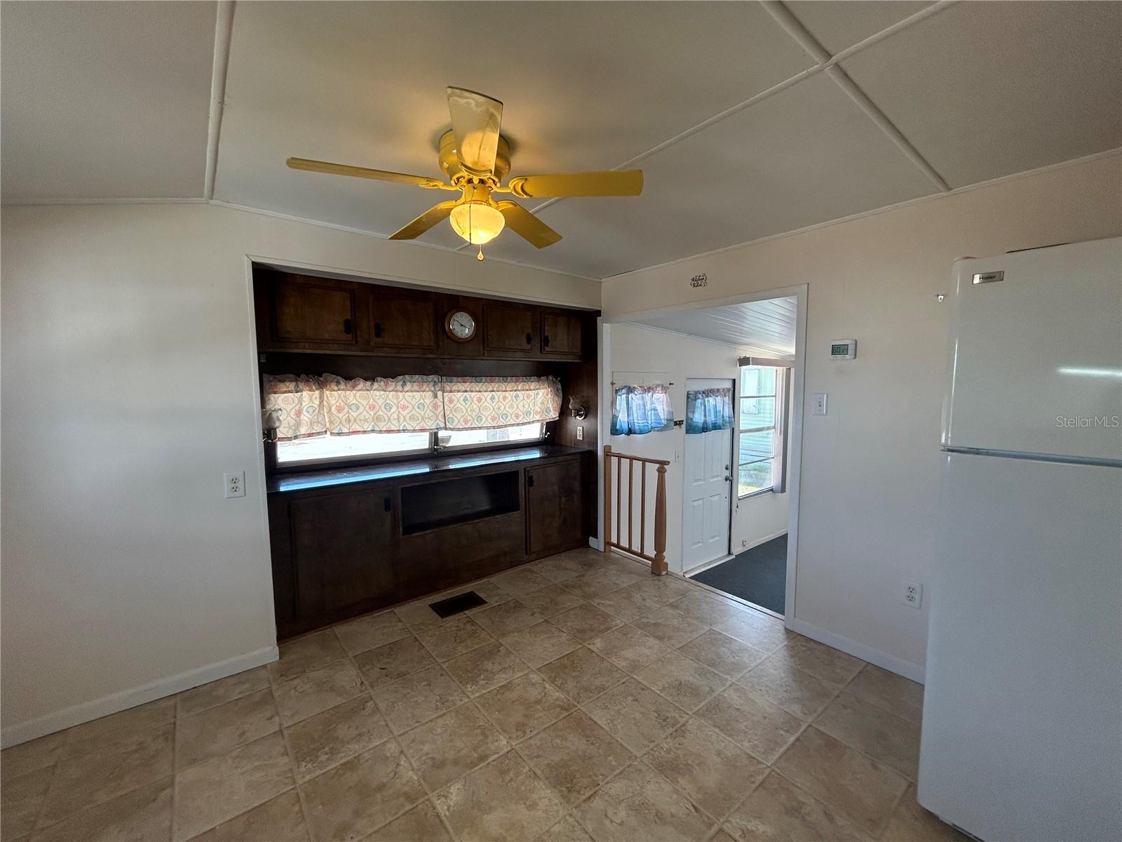 Image 15 of 36 For 6 Red Quill Circle