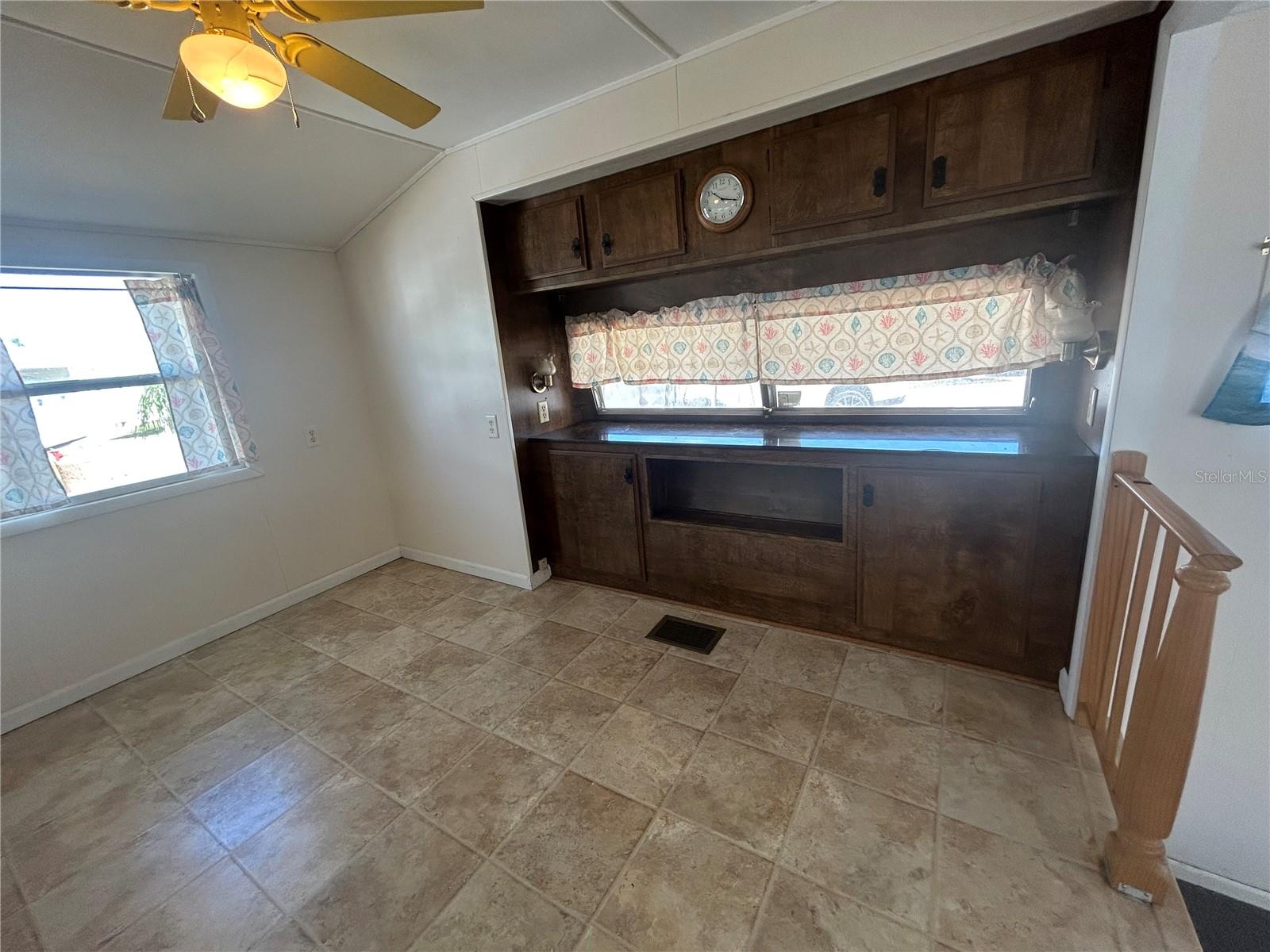 Image 16 of 36 For 6 Red Quill Circle