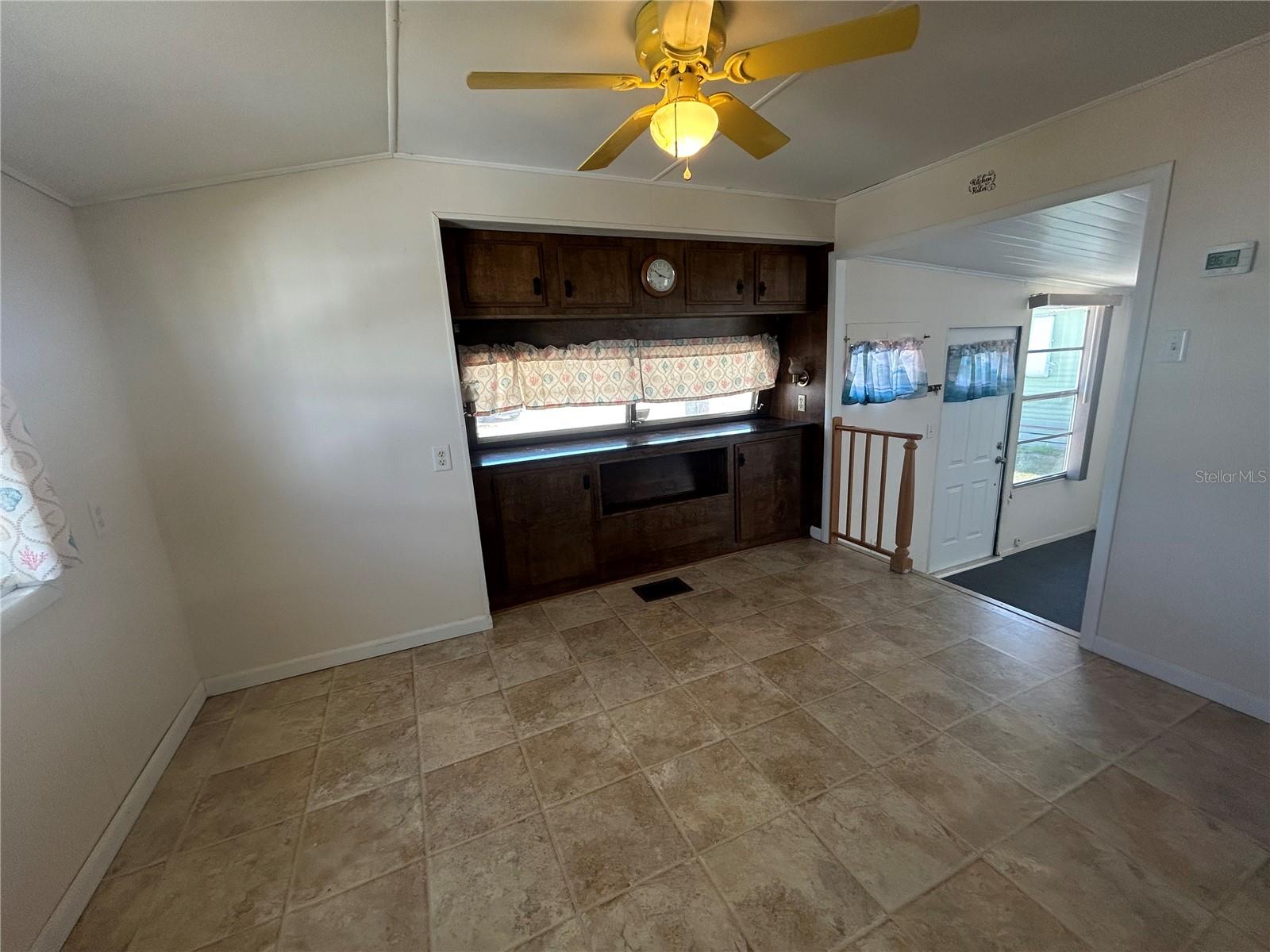 Image 17 of 36 For 6 Red Quill Circle