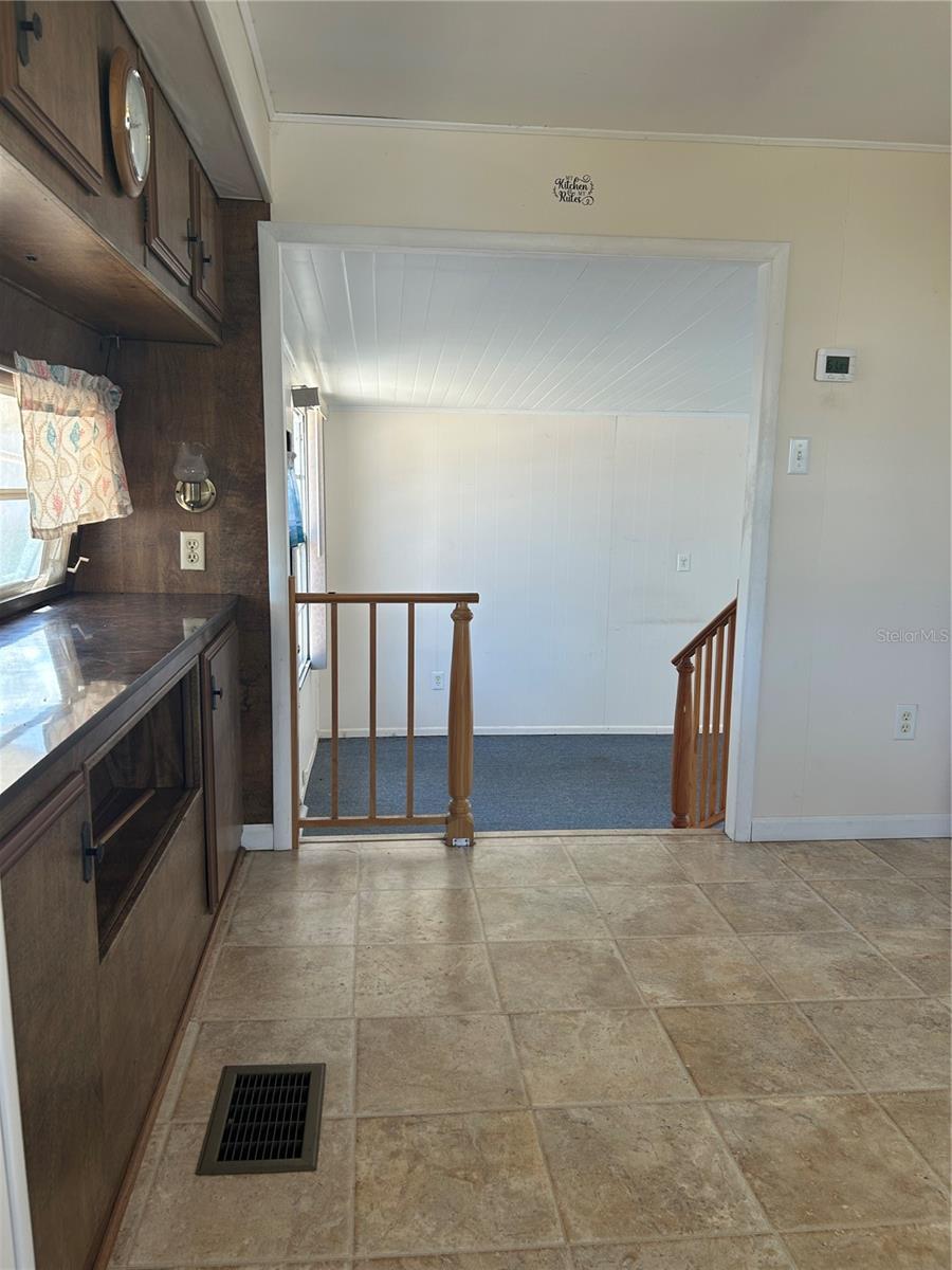 Image 18 of 36 For 6 Red Quill Circle