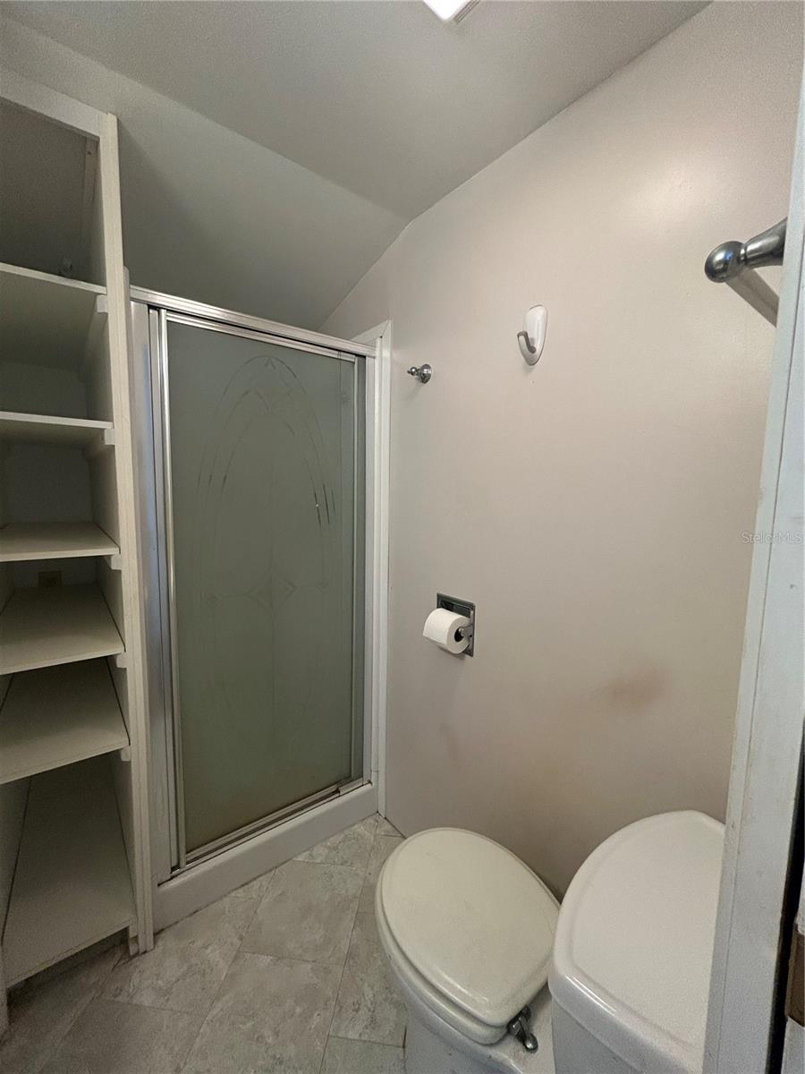 Image 22 of 36 For 6 Red Quill Circle