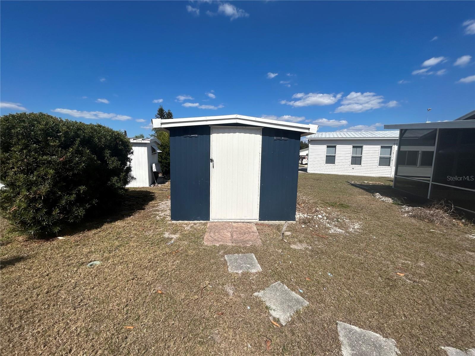 Image 31 of 36 For 6 Red Quill Circle