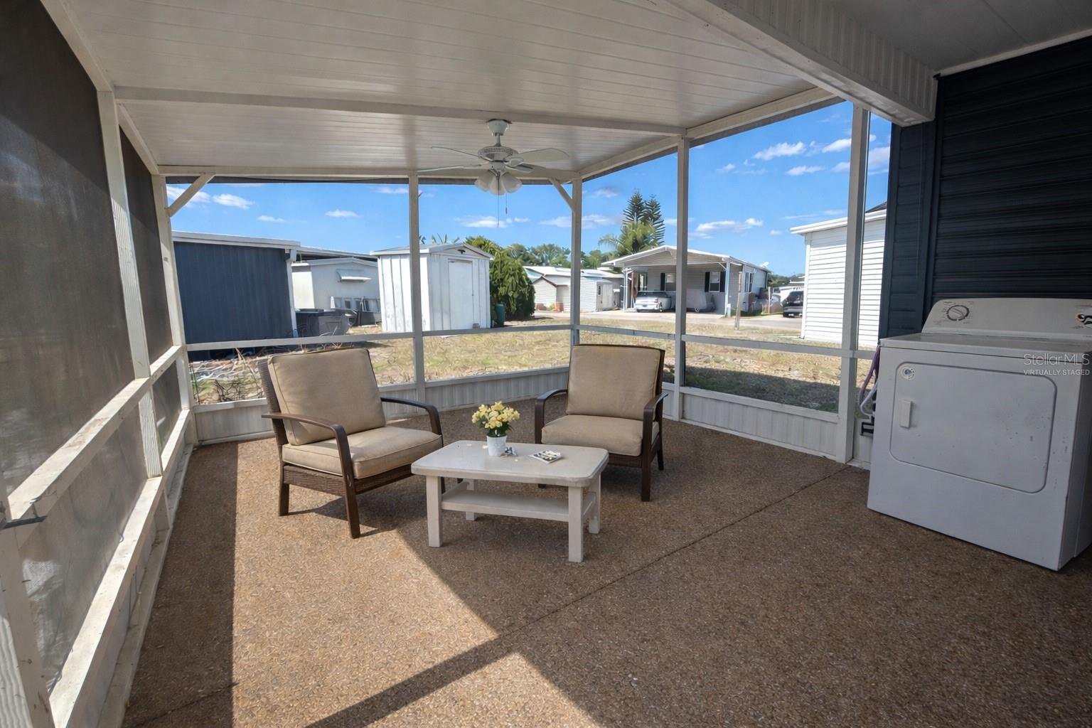 Image 5 of 36 For 6 Red Quill Circle