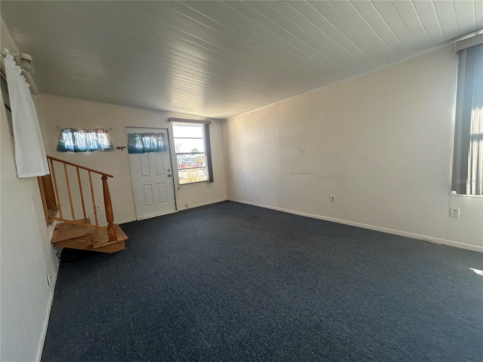 Image 6 of 36 For 6 Red Quill Circle