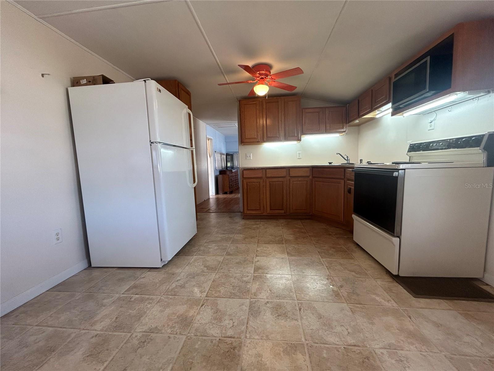 Image 8 of 36 For 6 Red Quill Circle