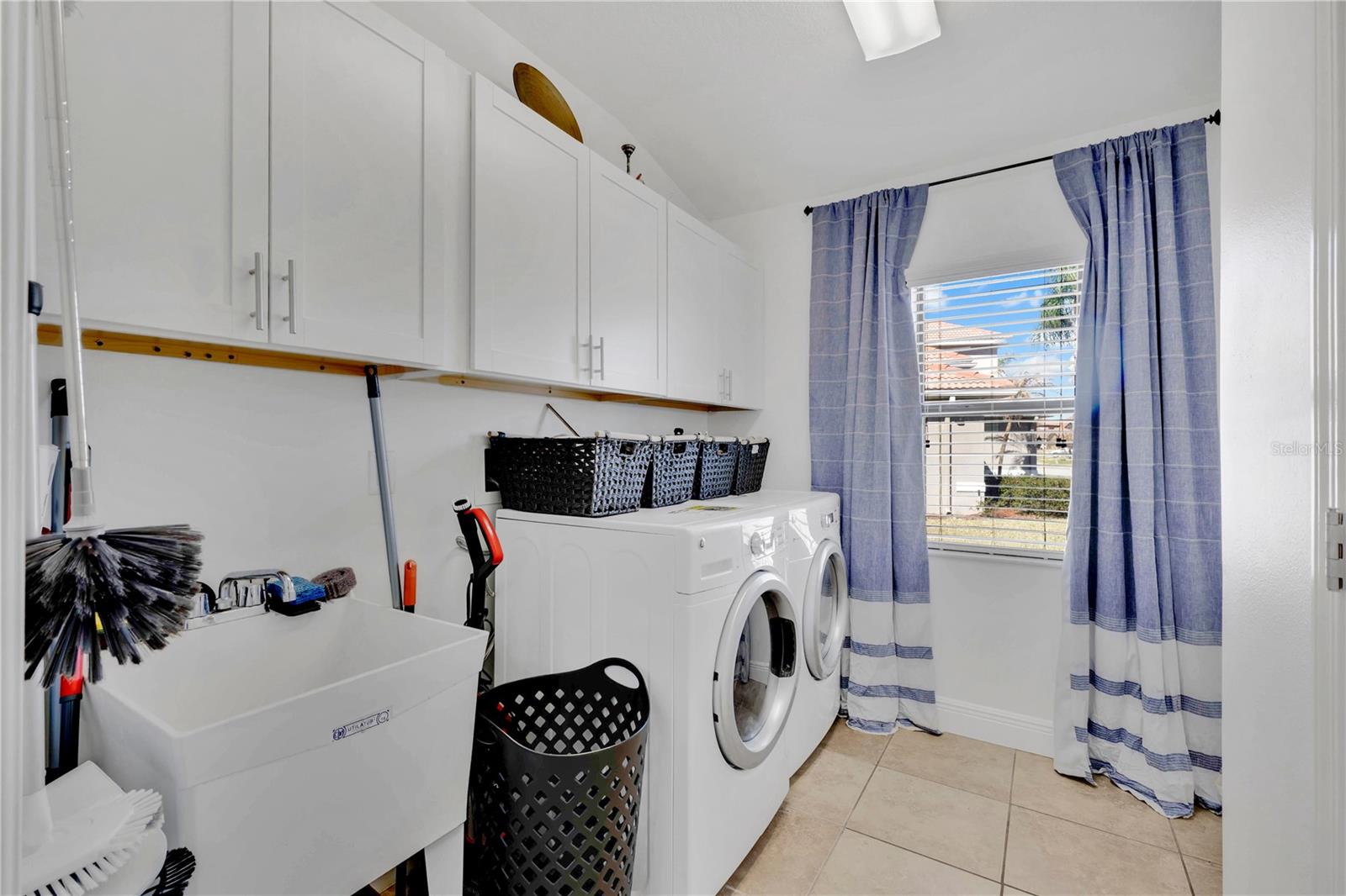 Image 38 of 63 For 3950 Sunset Lake Drive