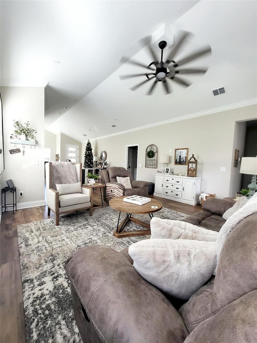 Image 13 of 27 For 400 Prado Place