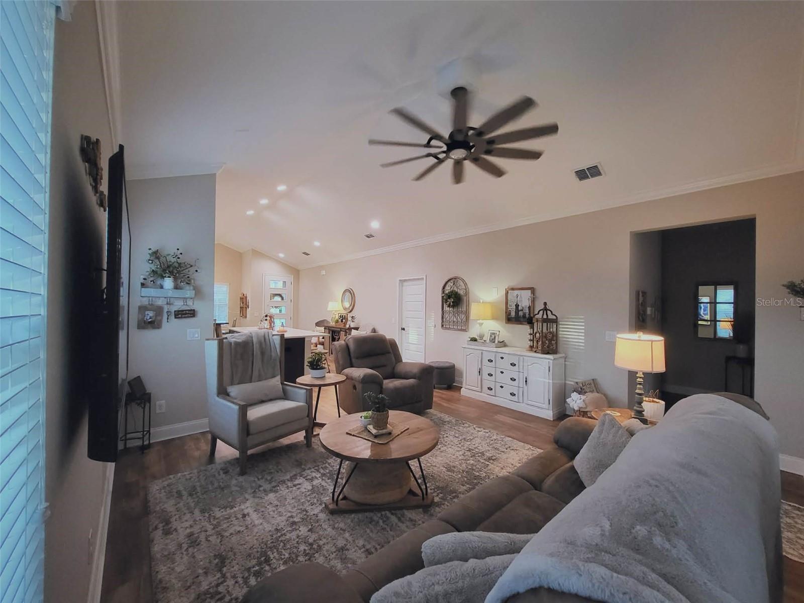 Image 15 of 27 For 400 Prado Place