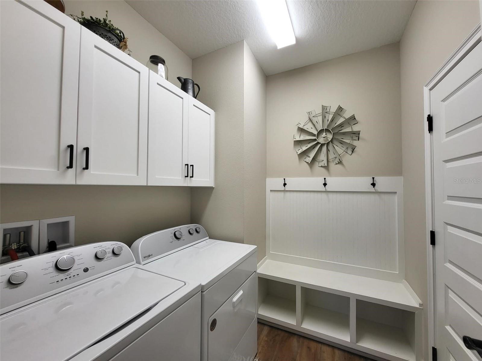 Image 16 of 27 For 400 Prado Place