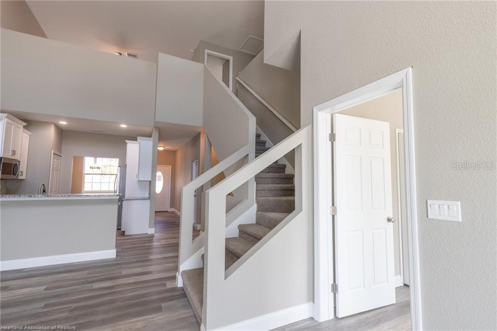 Image 15 of 47 For 1942 Oasis Boulevard 1942