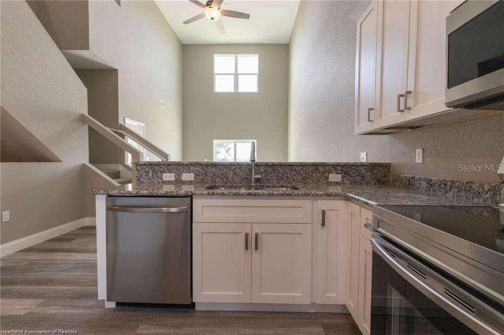 Image 23 of 47 For 1942 Oasis Boulevard 1942