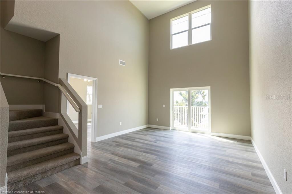 Image 3 of 47 For 1942 Oasis Boulevard 1942