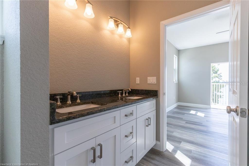 Image 40 of 47 For 1942 Oasis Boulevard 1942